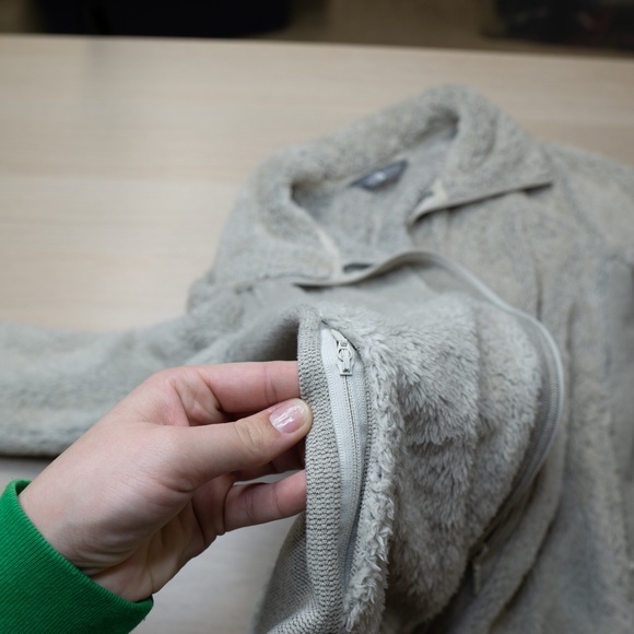 The North Face Women's Plush Fleece Jacket - Size Small, Cozy Warmth - Picture 4 of 7